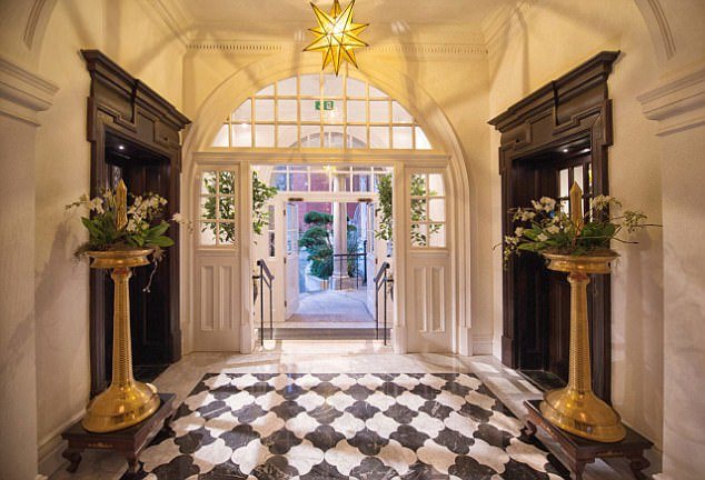 Entrance area at Boutique Hotel Lalit in London