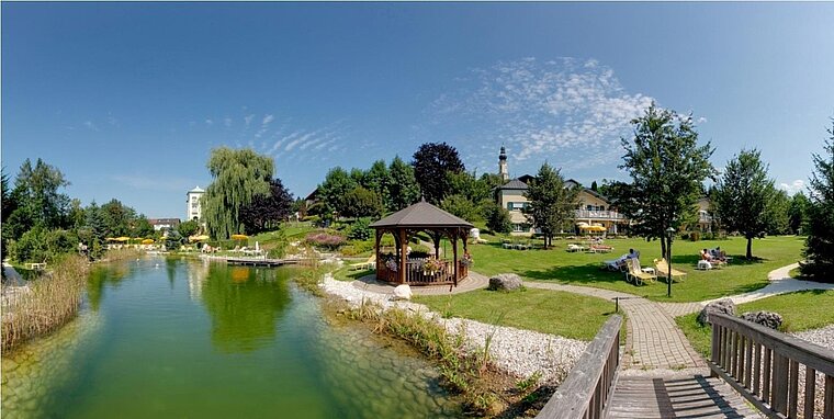 Park grounds Hotel Gmachl in Bergheim near Salzburg