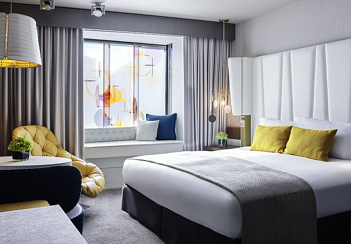 Double bed suite with bathtub at Sofitel Bayernpost in Munich