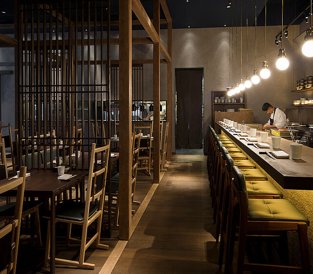 Enseigne sur la façade du restaurant Shosharu à Londres