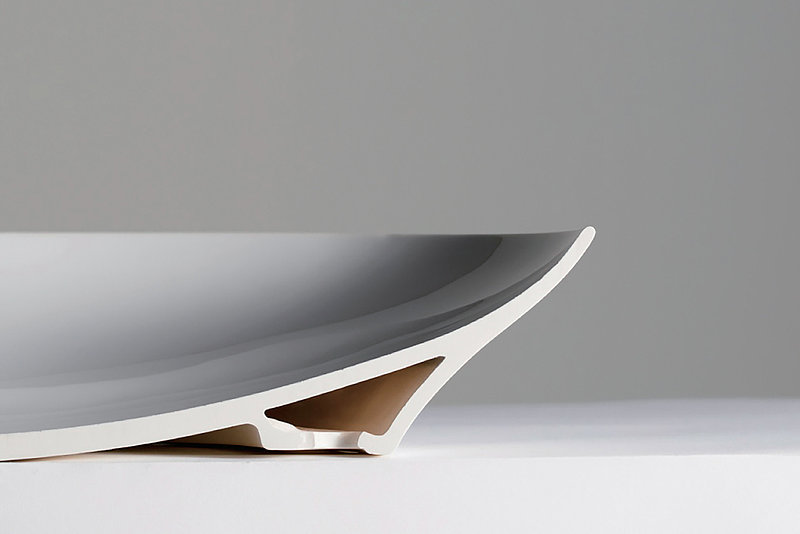 Profile of a washbasin with LINEARCERAM