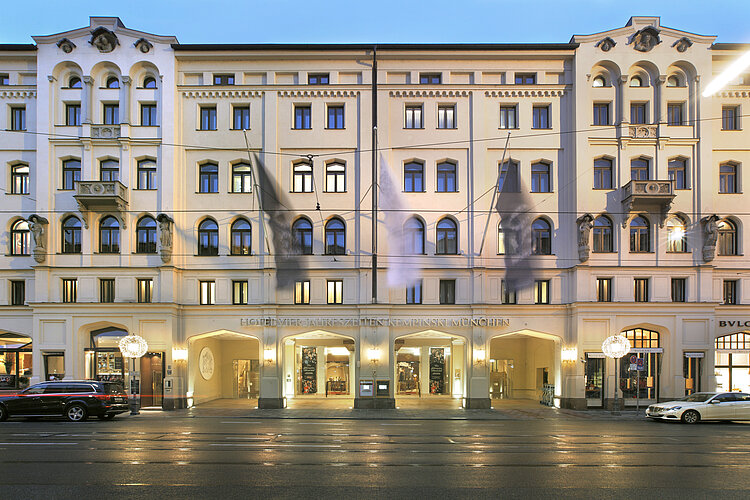 Outdoor view of Vier Jahreszeiten Kempinski in Munich