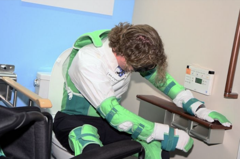 [Translate to Deutsch:]  Sean_Stadler_Architect_in_Age_Simulation_Suit_-_Universal_Design_-_3__1_.png