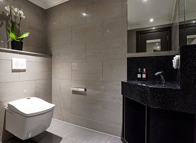 TOTO head shower integrated in the ceiling