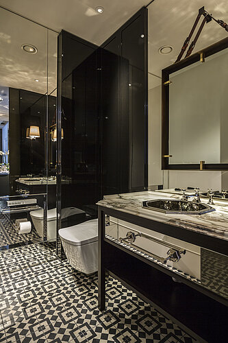 Outdoor view of Rosewood Hotel in London