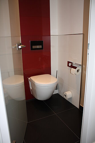 Red hotel room at Schlosshotel Velen
