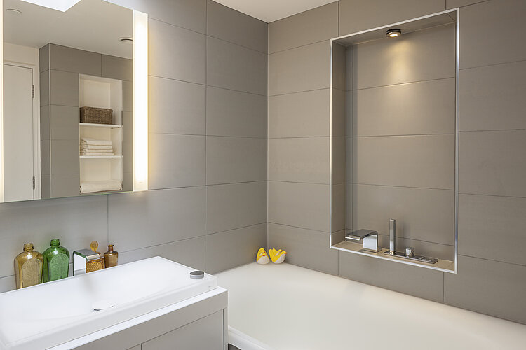Baignoire NEOREST LE avec raccord latéral