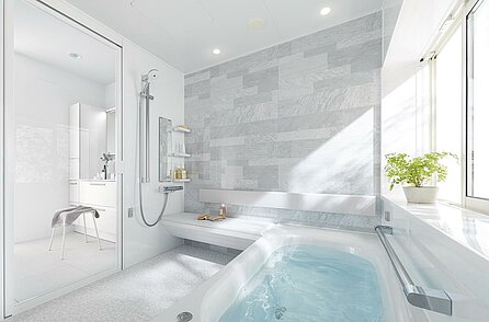 Zu sehen ist ein japanisches Badezimmer in der Farbe weiß.